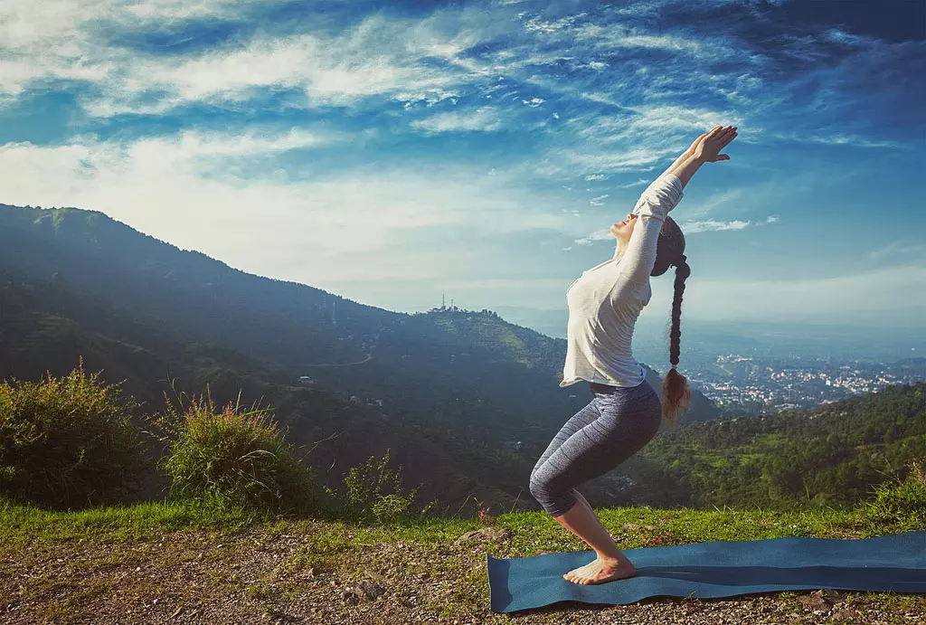 Yoga Tips: सूर्य नमस्कार के ये चार व्यायाम जीवन में लाएंगे सकारात्मक बदलाव, अपनी दिनचर्या में जरूर करें शामिल Yoga Tips: सूर्य नमस्कार के ये चार व्यायाम जीवन में लाएंगे सकारात्मक बदलाव, अपनी दिनचर्या में जरूर करें शामिल
