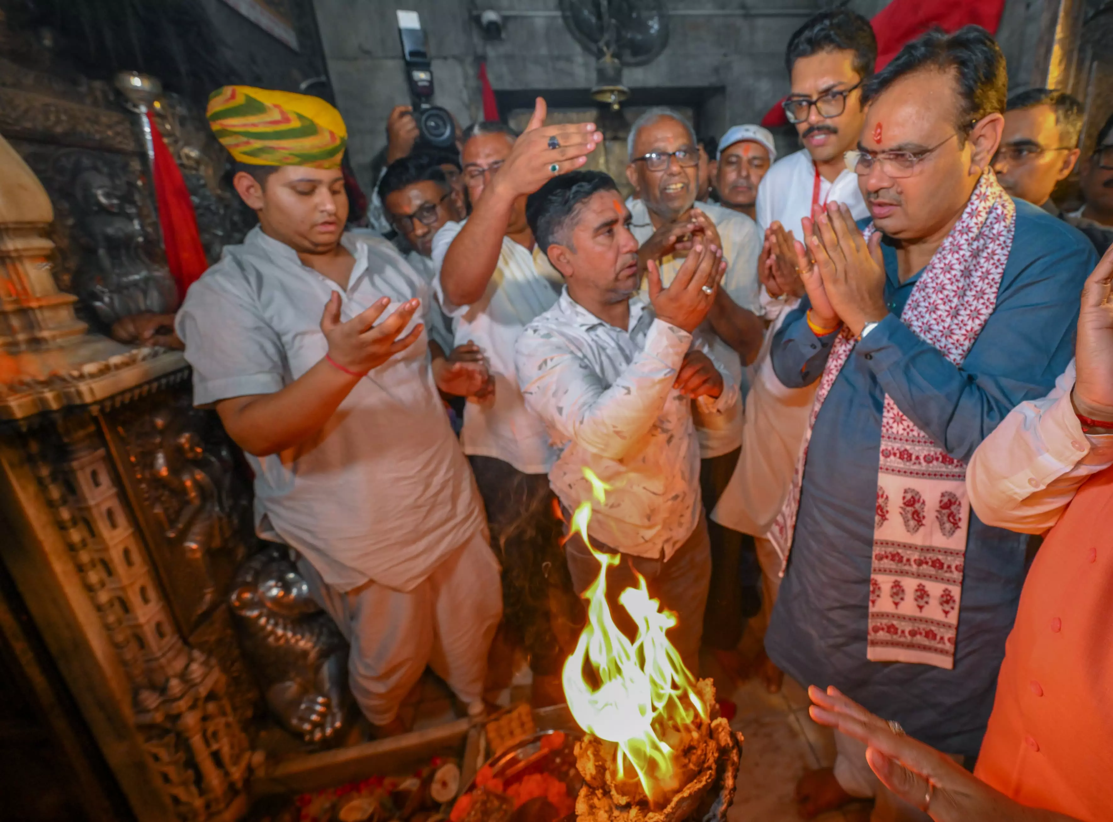 Jaipur: मुख्यमंत्री भजनलाल शर्मा ने करणी माता मंदिर में किए दर्शन Jaipur: मुख्यमंत्री भजनलाल शर्मा ने करणी माता मंदिर में किए दर्शन