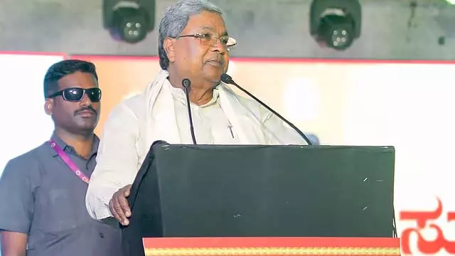CM ने अधिकारियों को कर्नाटक को GST संग्रह में शीर्ष स्थान पर ले जाने का प्रयास करने का निर्देश दिया CM ने अधिकारियों को कर्नाटक को GST संग्रह में शीर्ष स्थान पर ले जाने का प्रयास करने का निर्देश दिया
