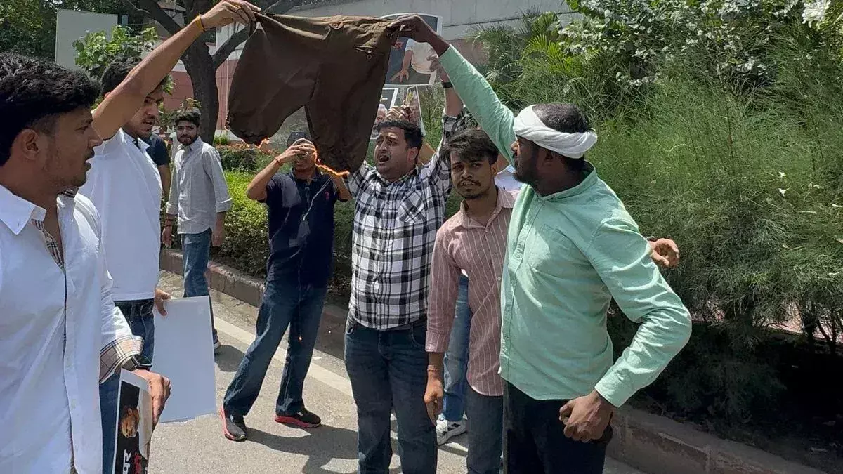 Balrampur: एनएसयूआई का विरोध प्रदर्शन, राहुल गांधी के समर्थन में Balrampur: एनएसयूआई का विरोध प्रदर्शन, राहुल गांधी के समर्थन में