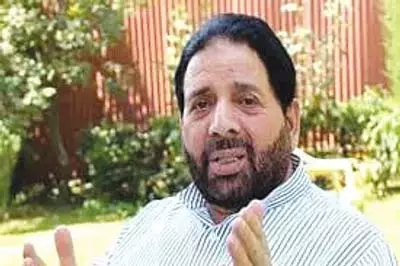 Srinagar, हकीम यासीन ने नेताओं की आपसी लड़ाई निंदा की Srinagar, हकीम यासीन ने नेताओं की आपसी लड़ाई निंदा की