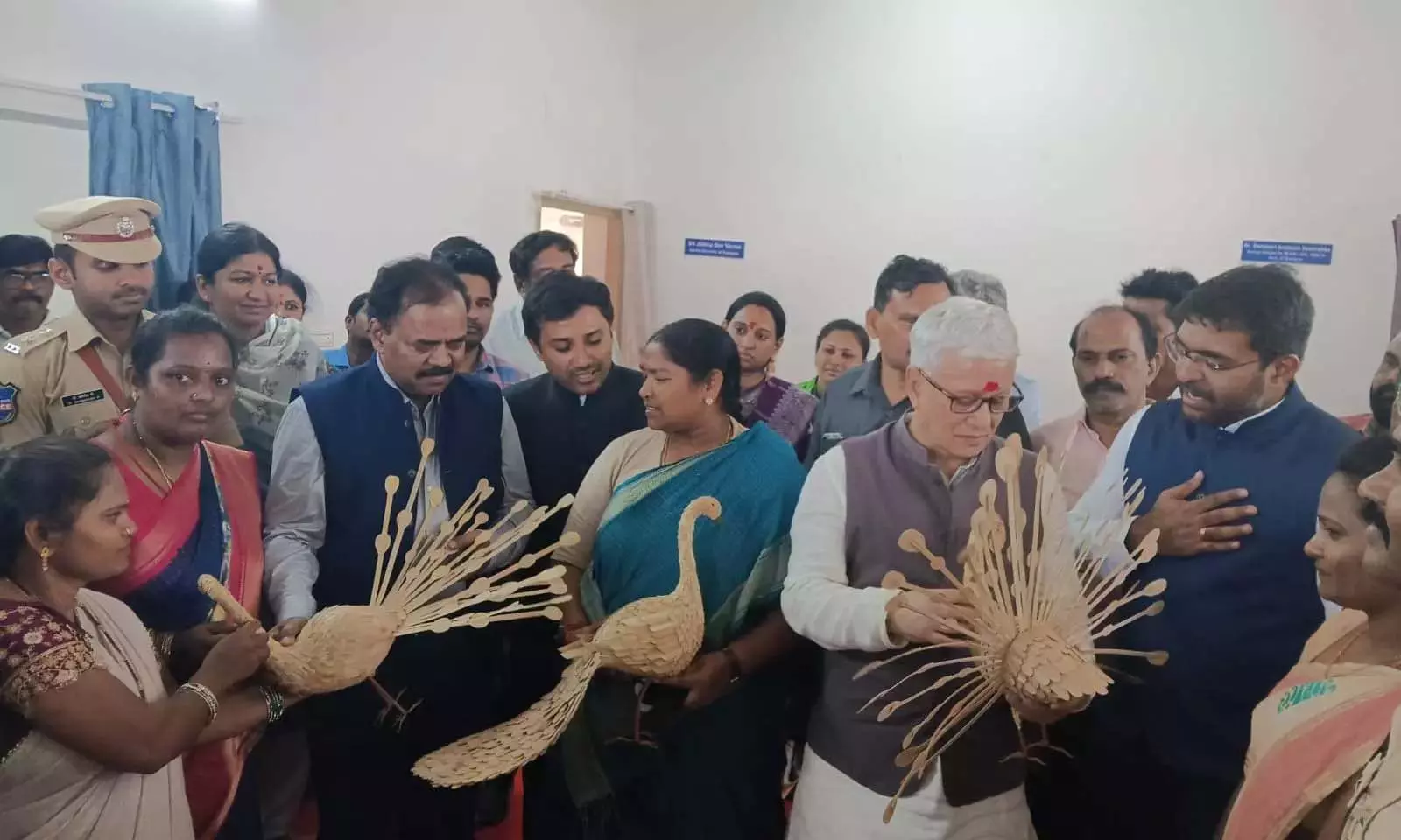 Mulugu वनपालों ने ग्रामीणों को बांस कारीगरों में बदल दिया Mulugu वनपालों ने ग्रामीणों को बांस कारीगरों में बदल दिया