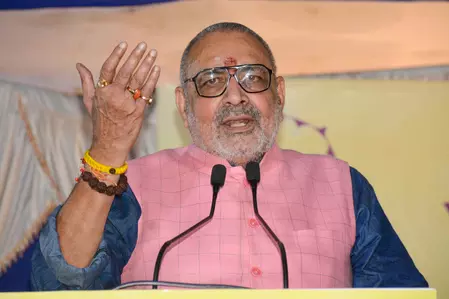 कांग्रेस पार्टी की देशहित पर जुबान ही नहीं खुलती: गिरिराज सिंह कांग्रेस पार्टी की देशहित पर जुबान ही नहीं खुलती: गिरिराज सिंह