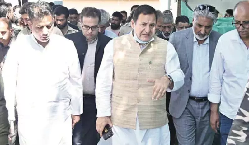 किसान सरकारी योजनाओं का पूरा लाभ लें ताकि बढ़े कृषि आय: Javid Dar किसान सरकारी योजनाओं का पूरा लाभ लें ताकि बढ़े कृषि आय: Javid Dar