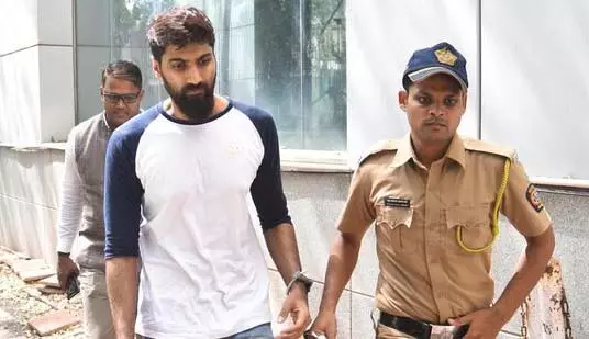 Mumbai: एयरपोर्ट पर ISIS संदिग्ध गिरफ्तार Mumbai: एयरपोर्ट पर ISIS संदिग्ध गिरफ्तार