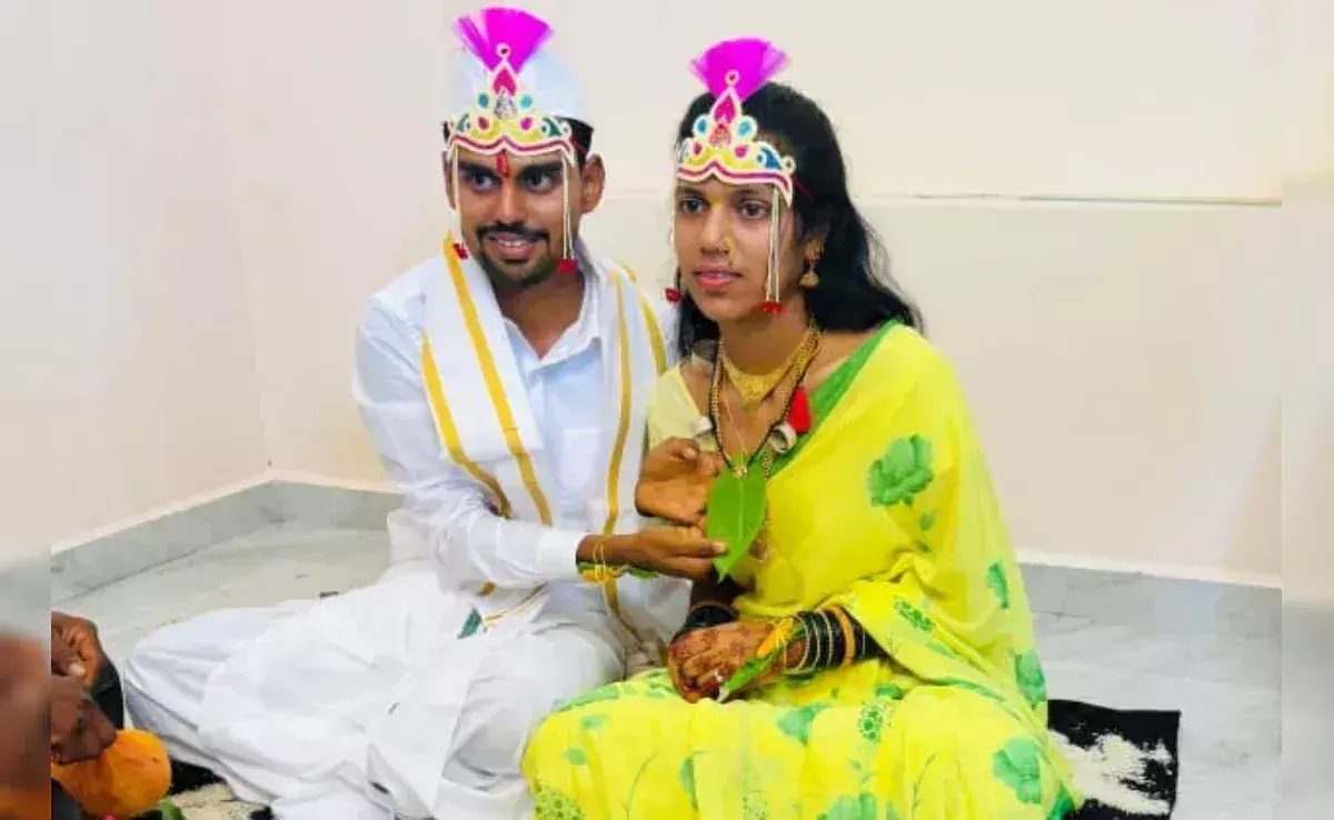 Bagalkot: शादी में मचा कोहराम, फेरों के दौरान दूल्हे की मौत से सदमा Bagalkot: शादी में मचा कोहराम, फेरों के दौरान दूल्हे की मौत से सदमा