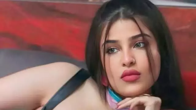 बिग बॉस 18 फेम एडिन रोज़ अस्पताल पहुंचे बिग बॉस 18 फेम एडिन रोज़ अस्पताल पहुंचे