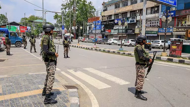 भारत-पाकिस्तान के बीच संघर्ष विराम जारी रहेगा: सेना अधिकारी भारत-पाकिस्तान के बीच संघर्ष विराम जारी रहेगा: सेना अधिकारी