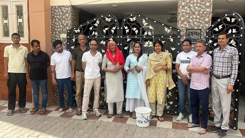 Haryana : भिवानी निवासियों ने दूषित जलापूर्ति के खिलाफ प्रदर्शन किया Haryana : भिवानी निवासियों ने दूषित जलापूर्ति के खिलाफ प्रदर्शन किया