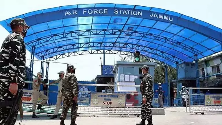 DELHI: पूर्व सैनिक जम्मू-कश्मीर के महत्वपूर्ण प्रतिष्ठानों की देखभाल करेंगे DELHI: पूर्व सैनिक जम्मू-कश्मीर के महत्वपूर्ण प्रतिष्ठानों की देखभाल करेंगे