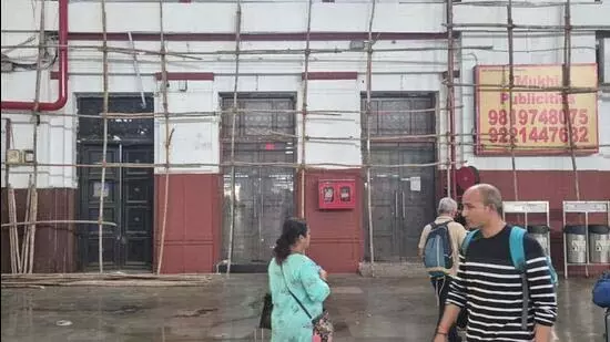 Mumbai सेंट्रल पर यात्रियों को हाईटेक सुविधा Mumbai सेंट्रल पर यात्रियों को हाईटेक सुविधा
