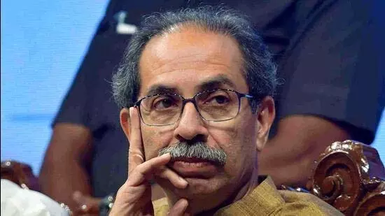 हमारी पार्टी डूबता जहाज नहीं: Uddhav हमारी पार्टी डूबता जहाज नहीं: Uddhav