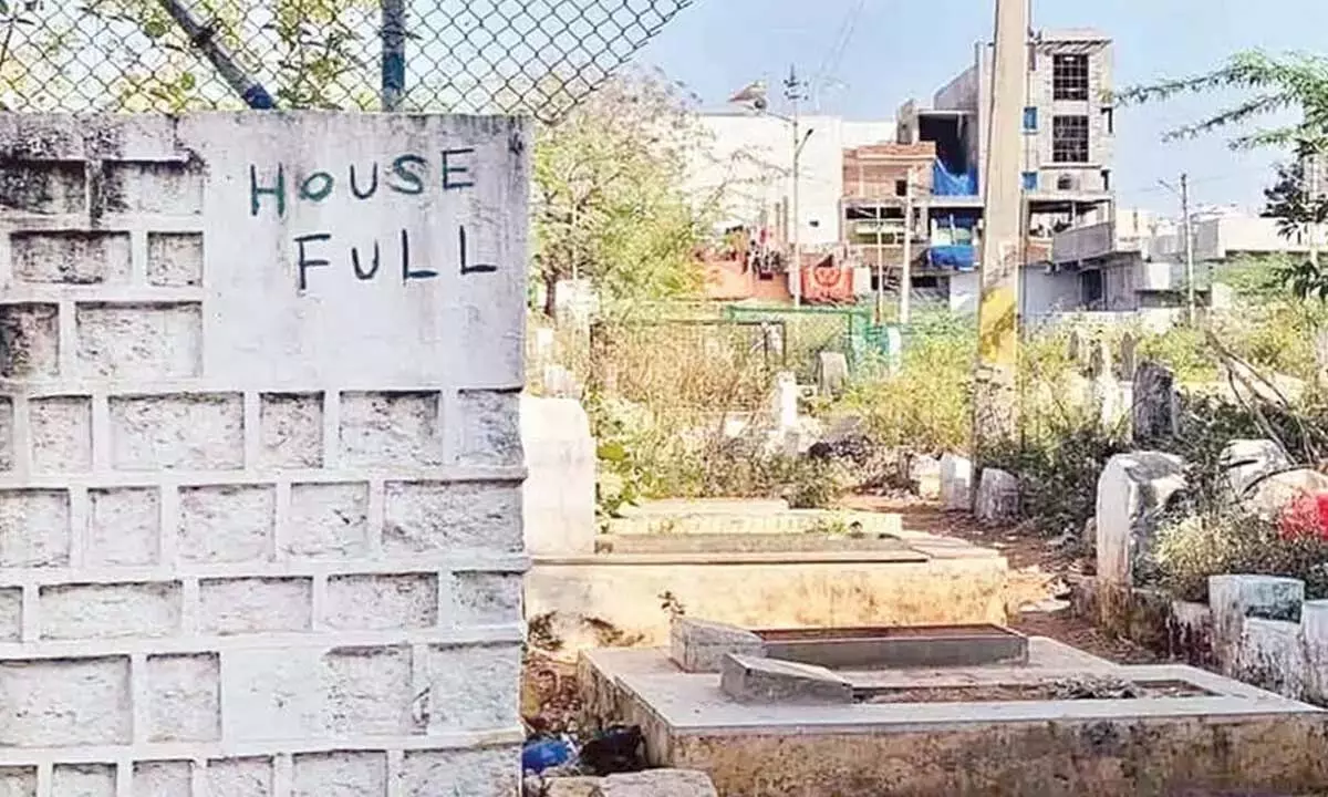 शहर में मृतक मुसलमानों के लिए कोई अंतिम विश्राम स्थल नहीं मृतक मुसलमानों शहर में मृतक मुसलमानों के लिए कोई अंतिम विश्राम स्थल नहीं मृतक मुसलमानों