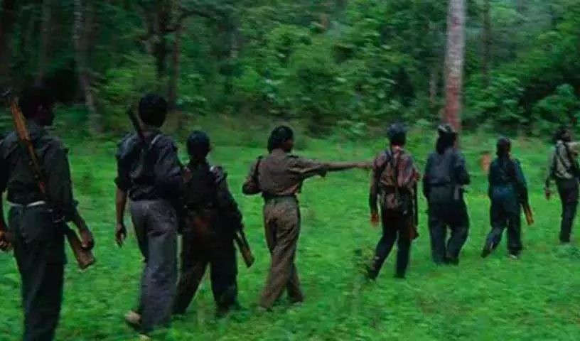 Mulugu: 20 माओवादियों गिरफ्तार, आठ ने एसपी के समक्ष आत्मसमर्पण किया Mulugu: 20 माओवादियों गिरफ्तार, आठ ने एसपी के समक्ष आत्मसमर्पण किया