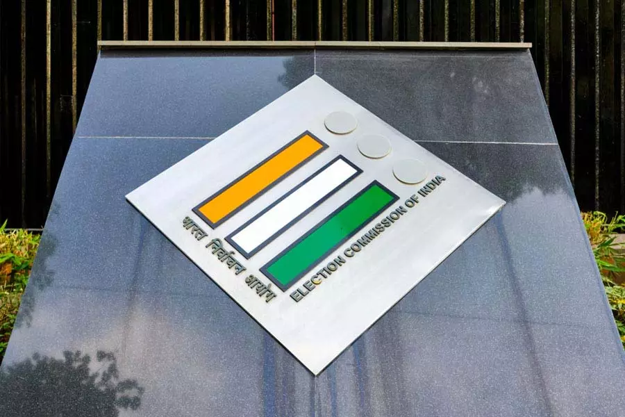 Bengal: चुनाव आयोग ने काकद्वीप में मतदाता सूची में धोखाधड़ी के लिए अधिकारी को निलंबित किया Bengal: चुनाव आयोग ने काकद्वीप में मतदाता सूची में धोखाधड़ी के लिए अधिकारी को निलंबित किया