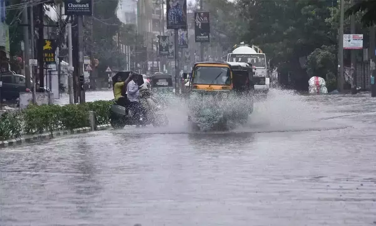 Andhra: अनंतपुर जिले में भारी बारिश Andhra: अनंतपुर जिले में भारी बारिश