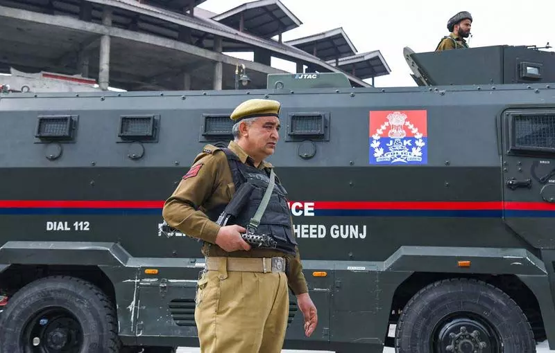 Poonch में पुलिस ने कई जगहों पर आतंकवाद विरोधी छापेमारी की Poonch में पुलिस ने कई जगहों पर आतंकवाद विरोधी छापेमारी की