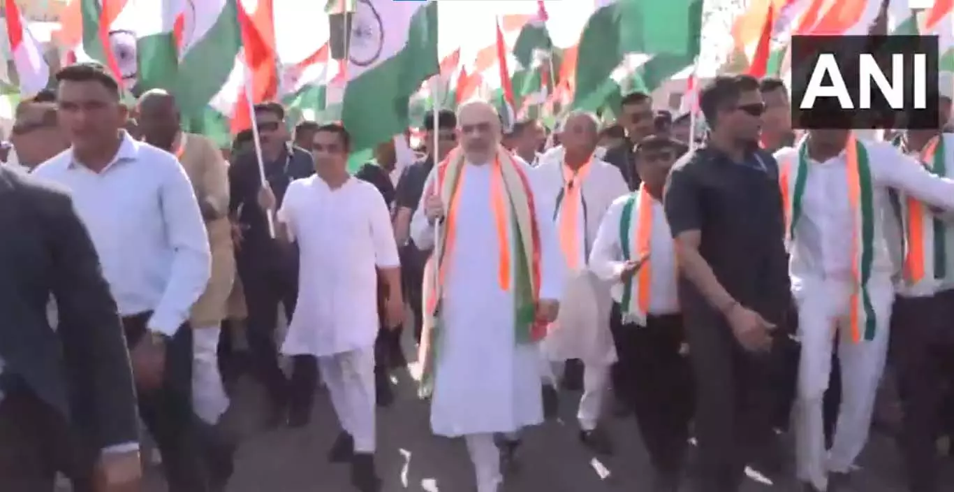 अहमदाबाद में अमित शाह ने निकाला तिरंगा यात्रा अहमदाबाद में अमित शाह ने निकाला तिरंगा यात्रा