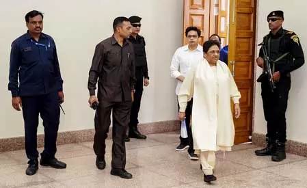 मायावती ने भतीजे आकाश आनंद पर फिर जताया विश्वास, बसपा का मुख्य नेशनल कोऑर्डिनेटर बनाया मायावती ने भतीजे आकाश आनंद पर फिर जताया विश्वास, बसपा का मुख्य नेशनल कोऑर्डिनेटर बनाया