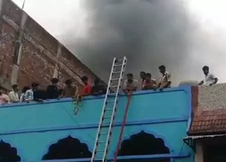 Charminar के पास भीषण आग में 17 की मौत (लीड) Charminar के पास भीषण आग में 17 की मौत (लीड)
