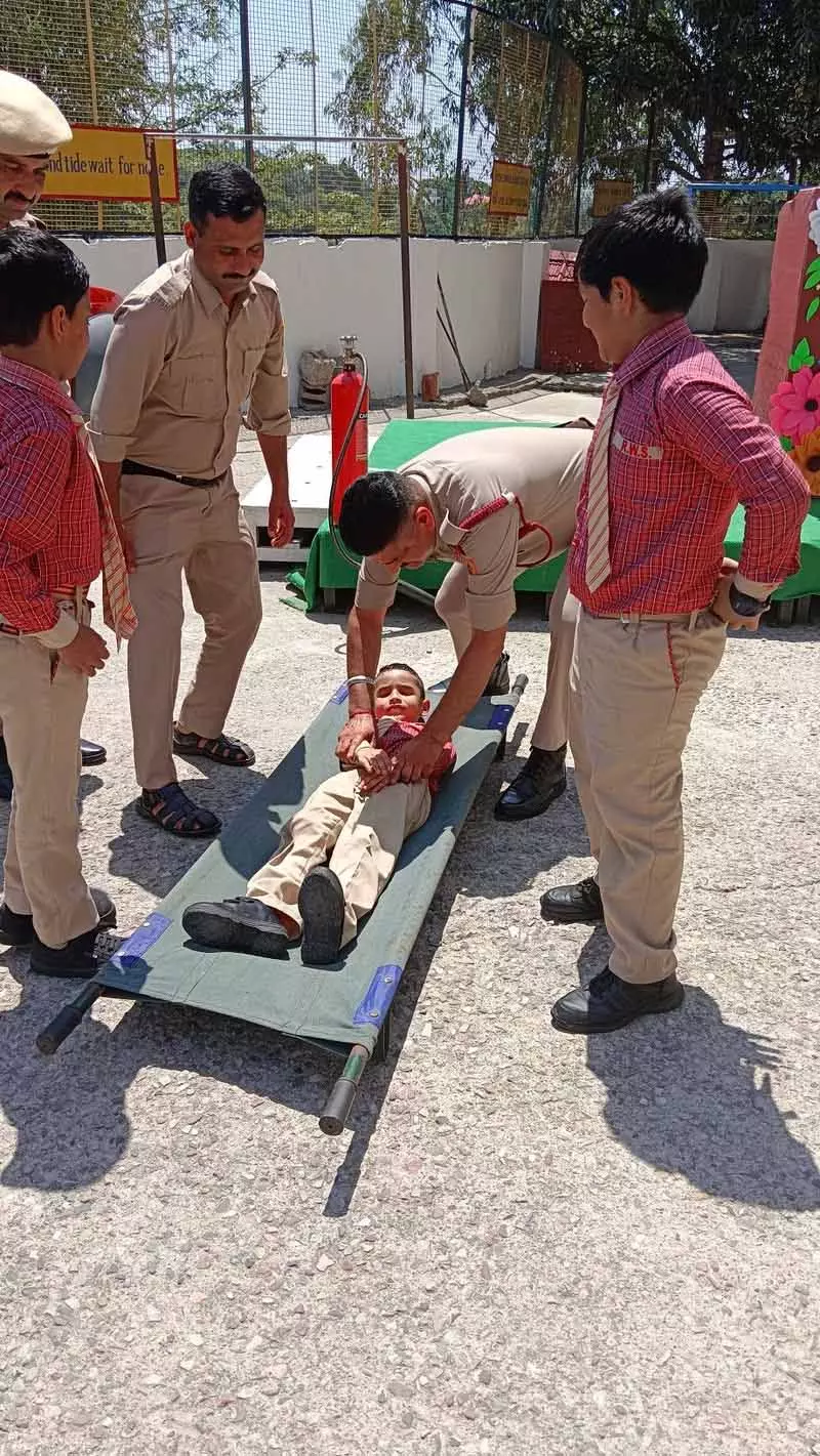 Himachal: स्कूल में आपदा तैयारी पर मॉक ड्रिल Himachal: स्कूल में आपदा तैयारी पर मॉक ड्रिल