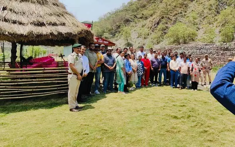 IFS अधिकारियों ने एक्सपोजर टूर के लिए पांवटा साहिब का दौरा किया IFS अधिकारियों ने एक्सपोजर टूर के लिए पांवटा साहिब का दौरा किया