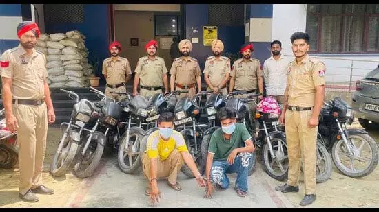 Ludhiana: चोरी की 10 बाइकें जब्त, दो गिरफ्तार Ludhiana: चोरी की 10 बाइकें जब्त, दो गिरफ्तार
