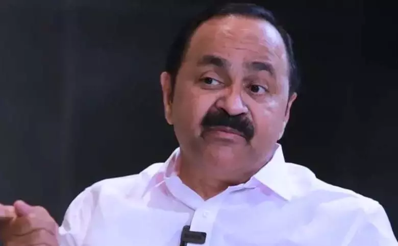 केरल के विपक्षी नेता सतीशन ने ED अधिकारियों की आलोचना की केरल के विपक्षी नेता सतीशन ने ED अधिकारियों की आलोचना की