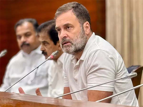 Rahul Gandhi ने हैदराबाद अग्निकांड में लोगों की मौत पर जताया दुख Rahul Gandhi ने हैदराबाद अग्निकांड में लोगों की मौत पर जताया दुख