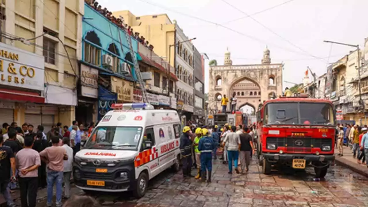 Hyderabad अग्निकांड धुंए से भरी सीढ़ियों के कारण बचने का रास्ता बंद Hyderabad अग्निकांड धुंए से भरी सीढ़ियों के कारण बचने का रास्ता बंद