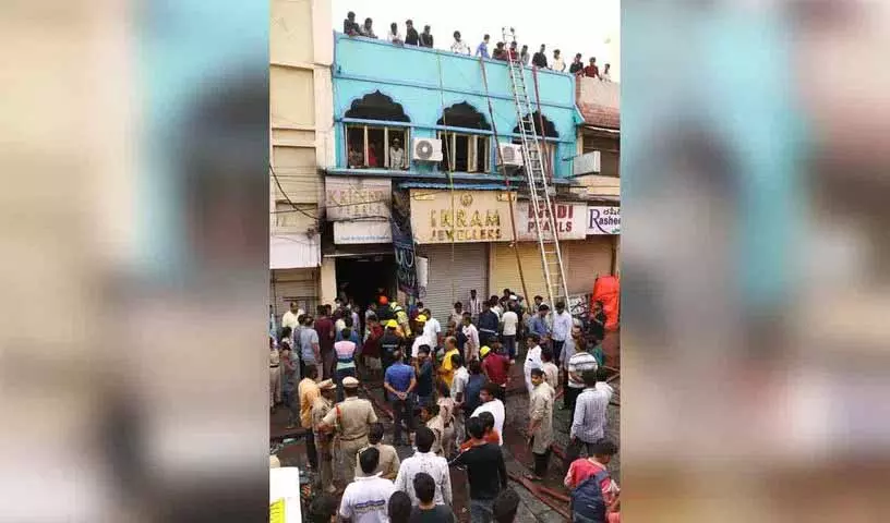 Hyderabad: प्रत्यक्षदर्शियों ने गुलज़ार हौज़ अग्नि त्रासदी के भयावह दृश्य याद किए Hyderabad: प्रत्यक्षदर्शियों ने गुलज़ार हौज़ अग्नि त्रासदी के भयावह दृश्य याद किए