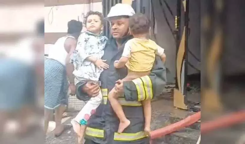 Mailardevpally में आग लगने की घटना में 50 लोगों को बचाया गया Mailardevpally में आग लगने की घटना में 50 लोगों को बचाया गया