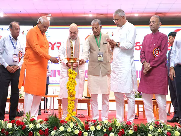 अमित शाह ने Ahmedabad में गुजरात सहकारी महासम्मेलन 2025 का किया उद्घाटन अमित शाह ने Ahmedabad में गुजरात सहकारी महासम्मेलन 2025 का किया उद्घाटन