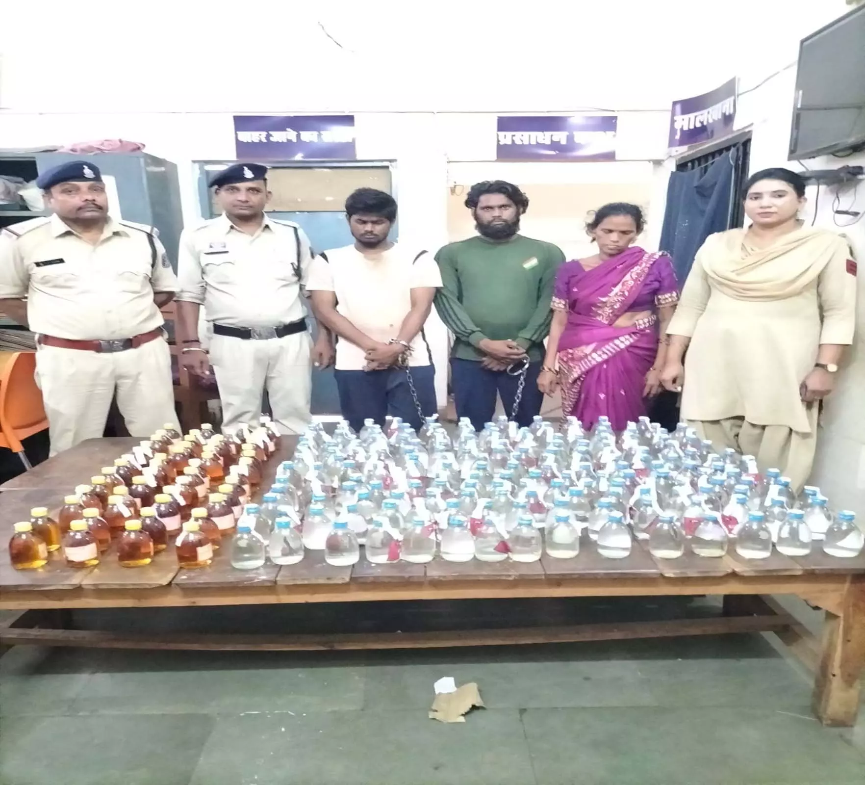 मंदिरहसौद में शराब बेचने वाला हनी सिंह, पुलिस ने किया बड़ा खुलासा मंदिरहसौद में शराब बेचने वाला हनी सिंह, पुलिस ने किया बड़ा खुलासा