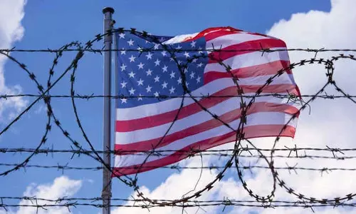 US नागरिकता पाने वाले अप्रवासियों पर रियलिटी शो पर कर रहा विचार