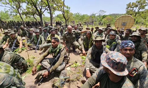 कोरेगुट्टा पहाड़ी पहुंचे CRPF के DG, ऑपरेशन ब्लैक फॉरेस्ट में शामिल जवानों का हौसला बढ़ाया