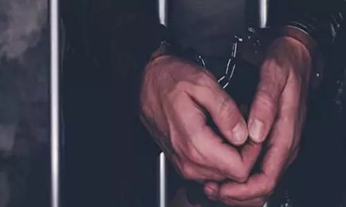 मुंबई : आईरिस स्कैन का उपयोग करके बिना KYC के सिम कार्ड बेचने के आरोप में व्यक्ति गिरफ्तार मुंबई : आईरिस स्कैन का उपयोग करके बिना KYC के सिम कार्ड बेचने के आरोप में व्यक्ति गिरफ्तार