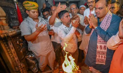 Jaipur: मुख्यमंत्री भजनलाल शर्मा ने करणी माता मंदिर में किए दर्शन Jaipur: मुख्यमंत्री भजनलाल शर्मा ने करणी माता मंदिर में किए दर्शन