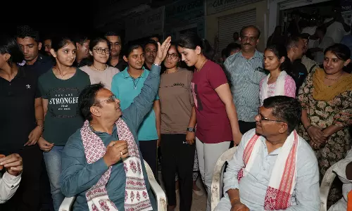 Jaipur: मुख्यमंत्री शर्मा ने थड़ी पर लिया चाय का स्वाद -आमजन से किया संवाद