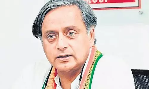 Congress आलाकमान नाखुश, थरूर ने सरकारी प्रतिनिधिमंडल का नेतृत्व करने पर जोर दिया Congress आलाकमान नाखुश, थरूर ने सरकारी प्रतिनिधिमंडल का नेतृत्व करने पर जोर दिया