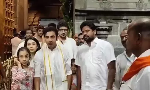 भारतीय टीम के मुख्य कोच Gambhir ने श्री वेंकटेश्वर स्वामी मंदिर में पूजा-अर्चना की