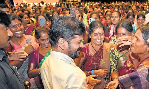 तेलंगाना में एक करोड़ महिलाओं को क्यूआर कोड वाले ID कार्ड मिलेंगे