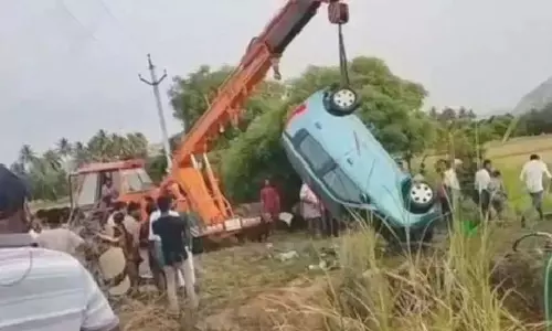 Annamayya जिले में एक कार के कुएं में गिरने से तीन लोगों की मौत