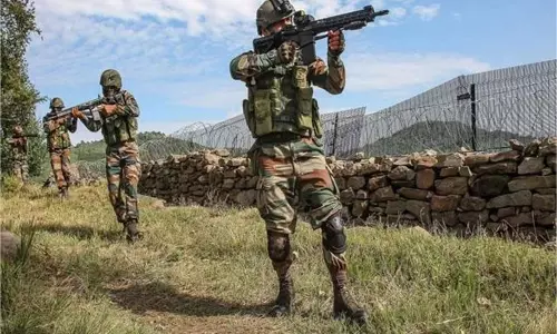 Jammu-Kashmir: भारतीय सेना का चला हंटर, बाजार में फैली दहशत