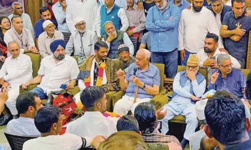 एनसी कार्यकर्ता सरकार और जनता के बीच पुल बनें: Dr. Farooq