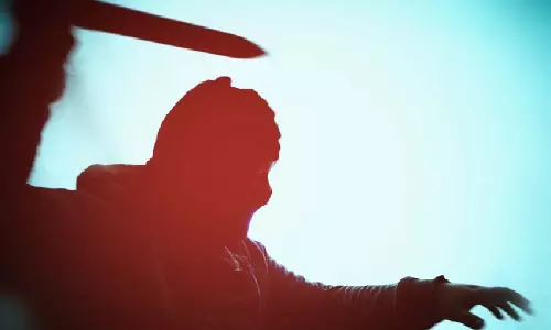 Alipurduar में घुसपैठिये ने महिला और उसके बेटे को चाकू मारकर घायल कर दिया Alipurduar में घुसपैठिये ने महिला और उसके बेटे को चाकू मारकर घायल कर दिया