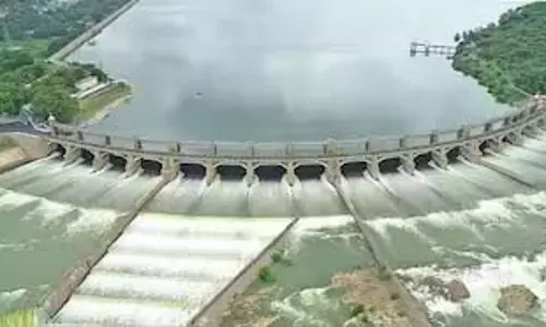 Tamil Nadu : मेट्टूर बांध में पानी का प्रवाह और बढ़ा Tamil Nadu : मेट्टूर बांध में पानी का प्रवाह और बढ़ा