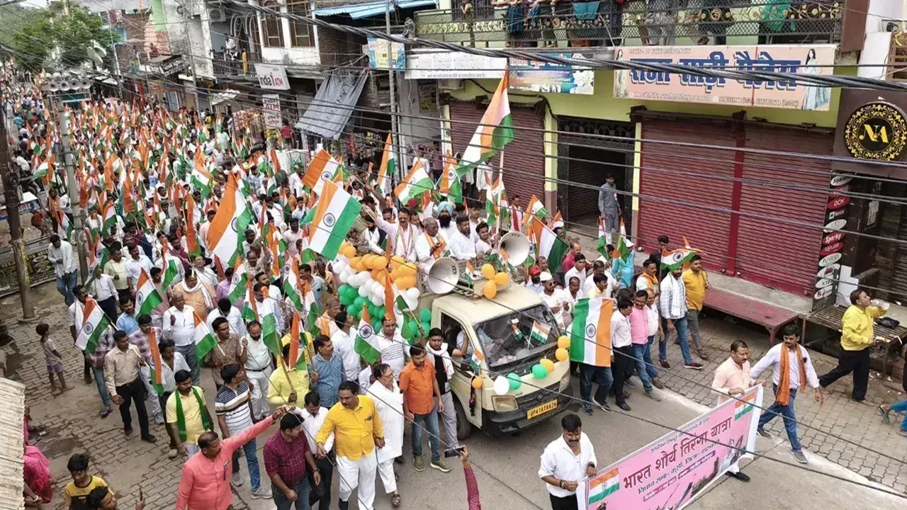 Barabanki: बाराबंकी और फतेहपुर में निकली भारत शौर्य तिरंगा यात्रा Barabanki: बाराबंकी और फतेहपुर में निकली भारत शौर्य तिरंगा यात्रा