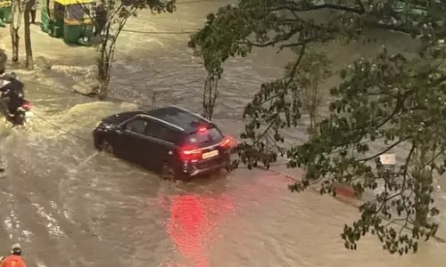 Bengaluru: बारिश बनी मुसीबत