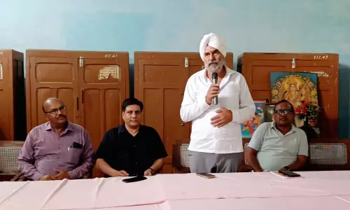Bareilly: हरि सिंह ढिल्लों के सम्मान में प्रधानाचार्य ने किया स्वागत